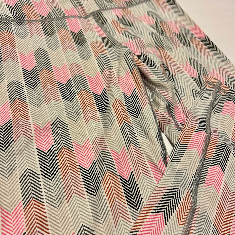 Victoria's Secret Sport Knockout Chevron Arrow Print Leggings. Women’s Medium. - Picture 6 of 10
